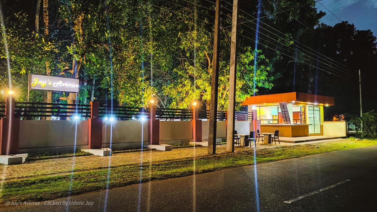 Jay'S Avenue Hotell Udawalawe Exteriör bild