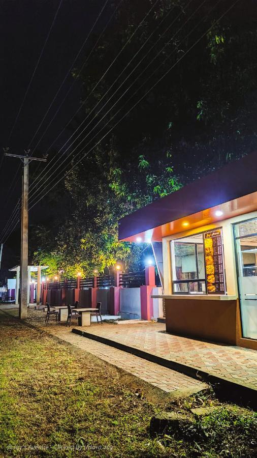 Jay'S Avenue Hotell Udawalawe Exteriör bild