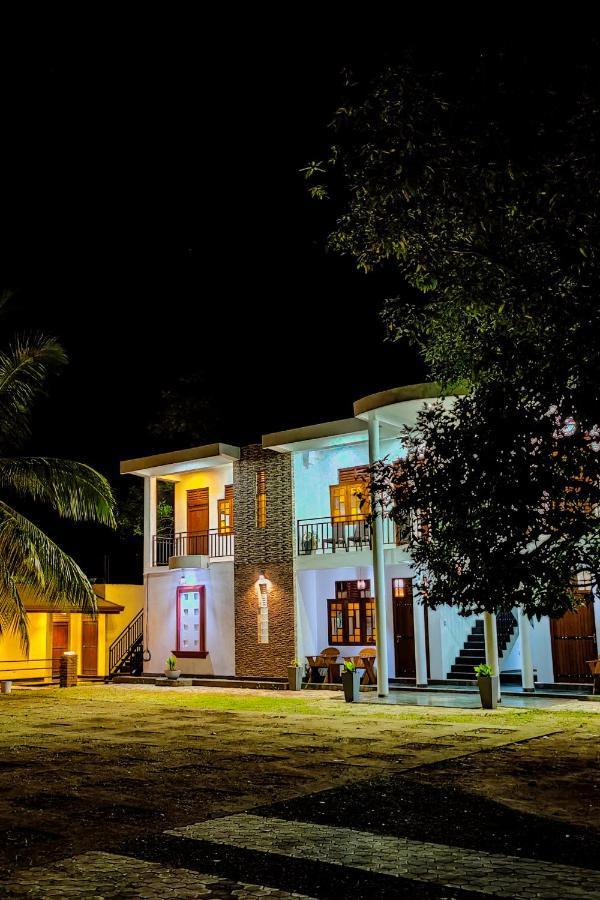 Jay'S Avenue Hotell Udawalawe Exteriör bild