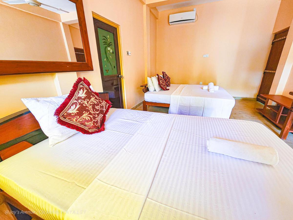 Jay'S Avenue Hotell Udawalawe Exteriör bild