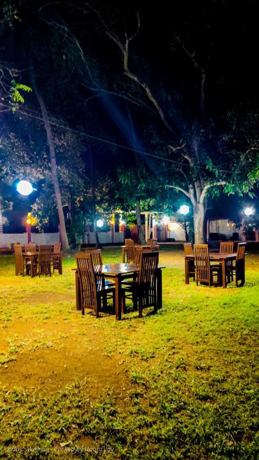 Jay'S Avenue Hotell Udawalawe Exteriör bild