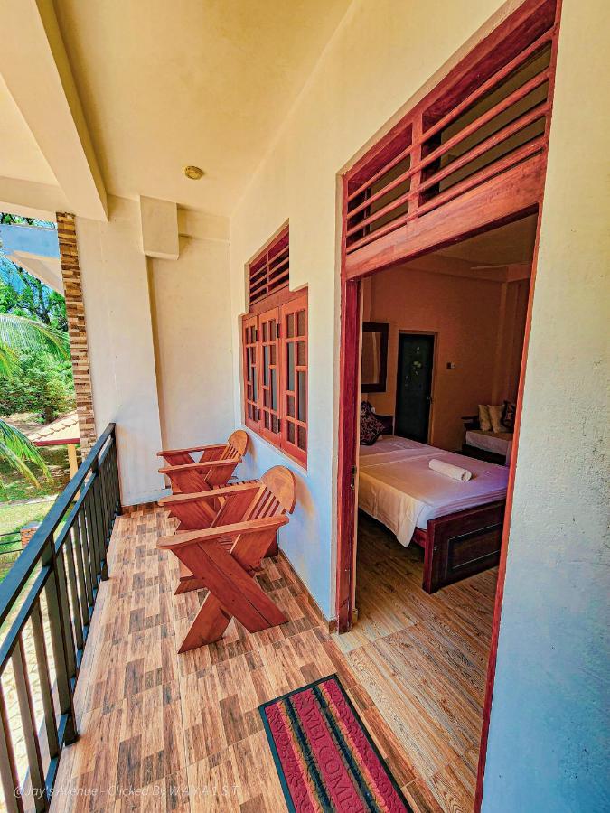 Jay'S Avenue Hotell Udawalawe Exteriör bild